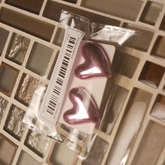 Oversized Pink Heart Earrings - Picture 3 of 3